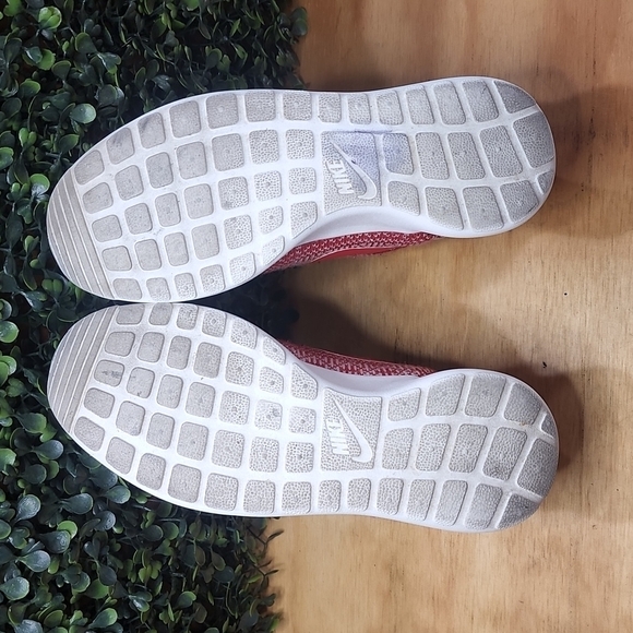 Nike Roshe One Winter Red Shoes | Size: 6.5 (Womens) | Red - Picture 6 of 7